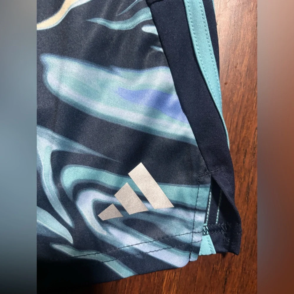 ADIDAS BOYS SHORTS - 233 HYPER REAL SZ SMALL 8 - SHORTS PANT BASKETBALL U